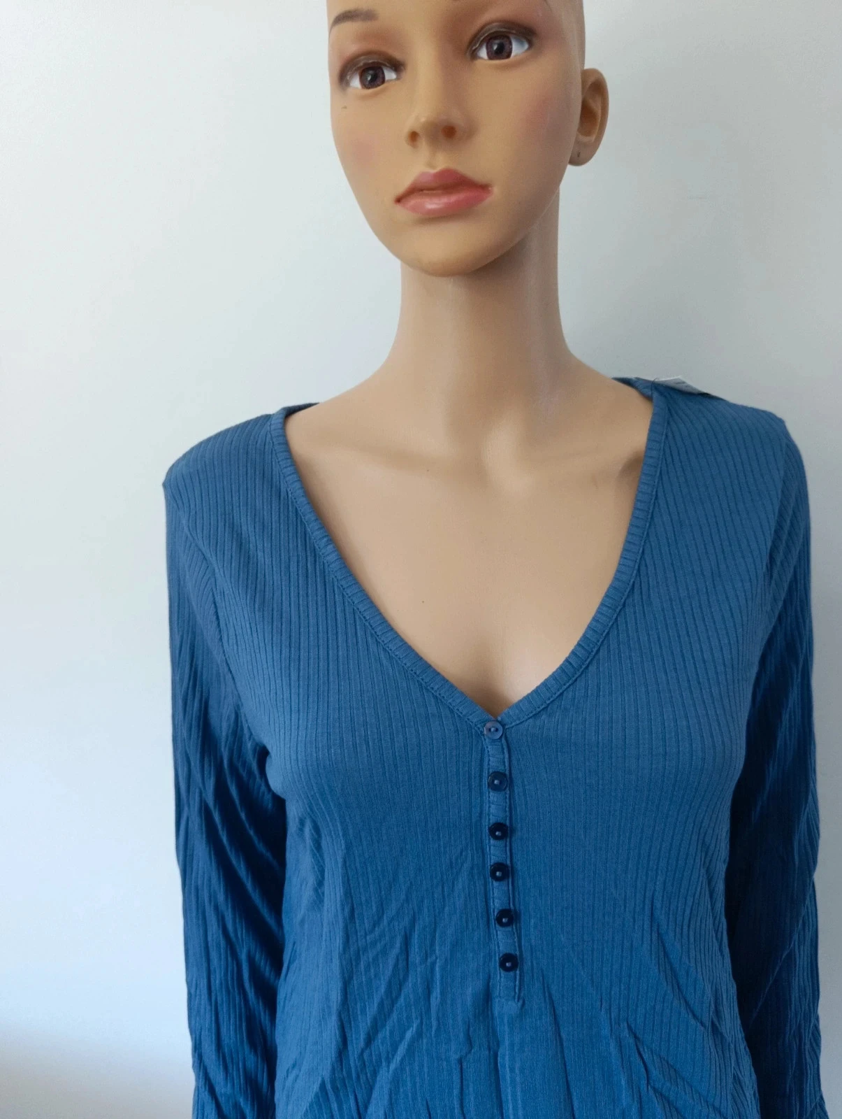 Camisa feminina Camaïeu azul canelado mangas longas gola V – Tamanho L – Nova com etiqueta – photo 3